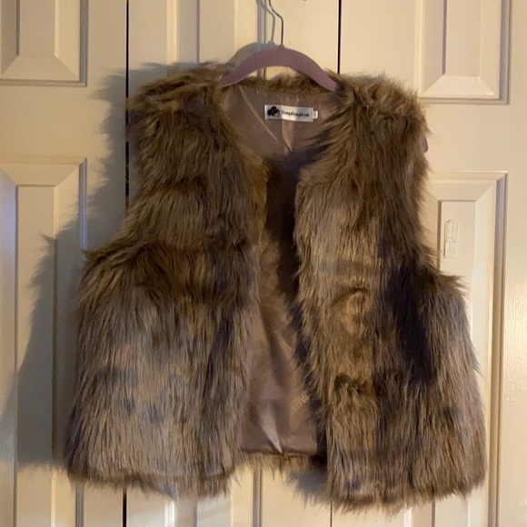 Jackets & Blazers - New fake fur vest size large to Xlarge $25.00